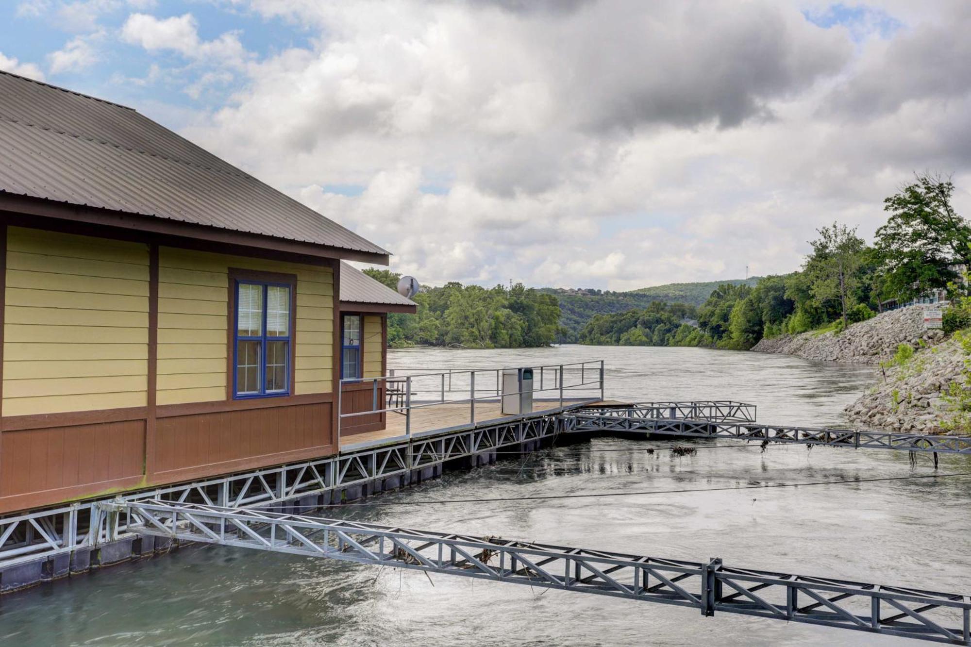 Updated Lake Taneycomo Condo With Screened Porch! Branson Luaran gambar