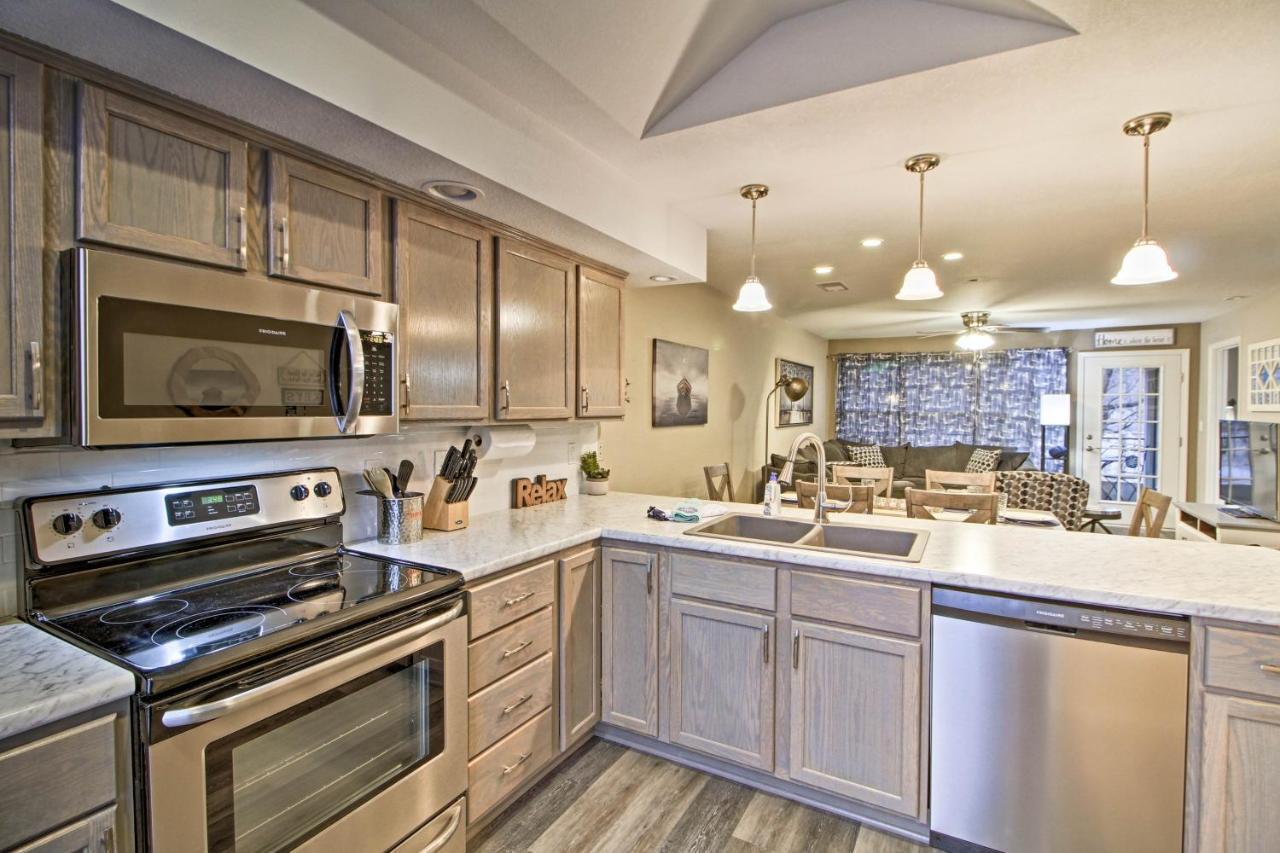 Updated Lake Taneycomo Condo With Screened Porch! Branson Luaran gambar