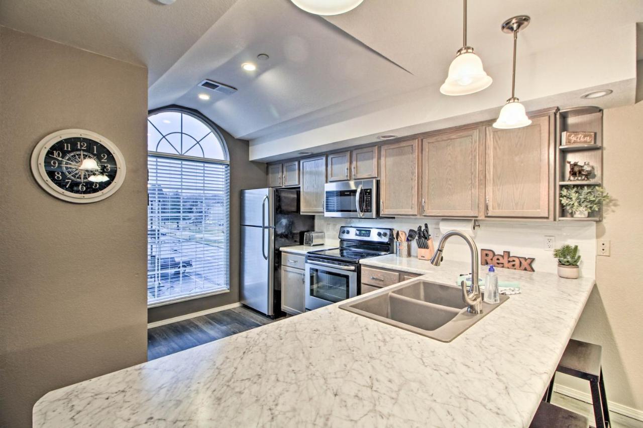 Updated Lake Taneycomo Condo With Screened Porch! Branson Luaran gambar