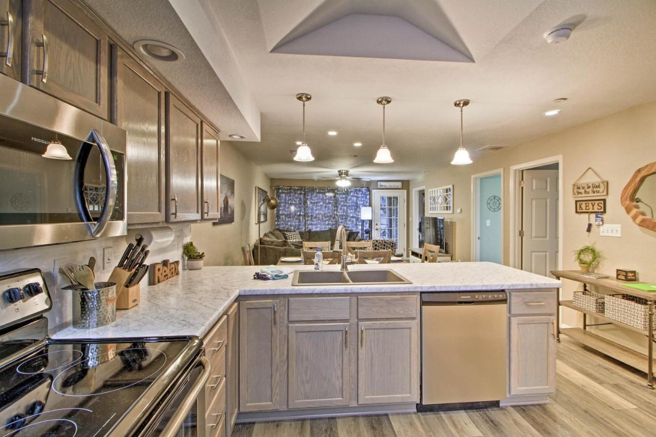 Updated Lake Taneycomo Condo With Screened Porch! Branson Luaran gambar